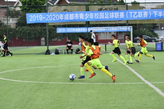 库里39分汤神对阵老东家22分 勇士险胜独行侠